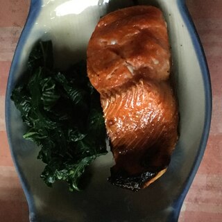 べんり菜と塩紅鮭のプレート